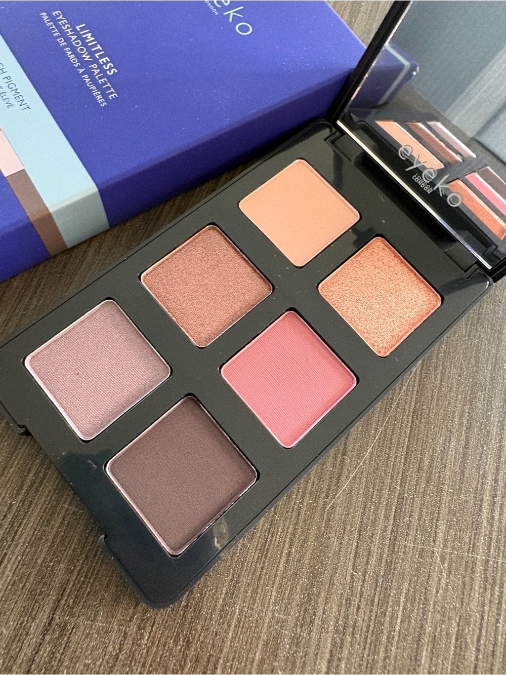 Eyeko Limitless Eyeshadow Palette Concrete Pink - Picture 3 of 6